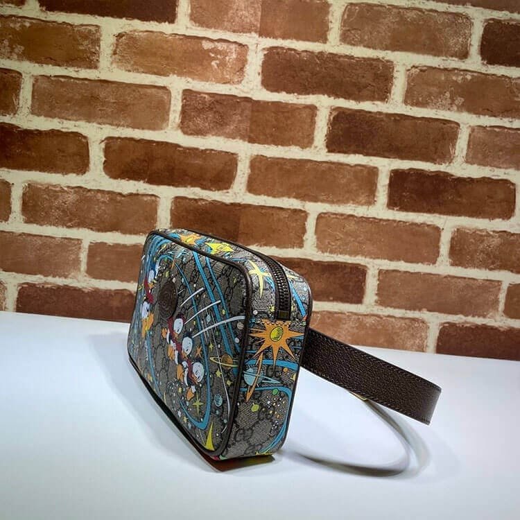 1768800bf4e14e2cbb1d9d14de5c1c28.jpg GUCCI Disney x Gucci Donald Duck Print Belt Bag - Image 1
